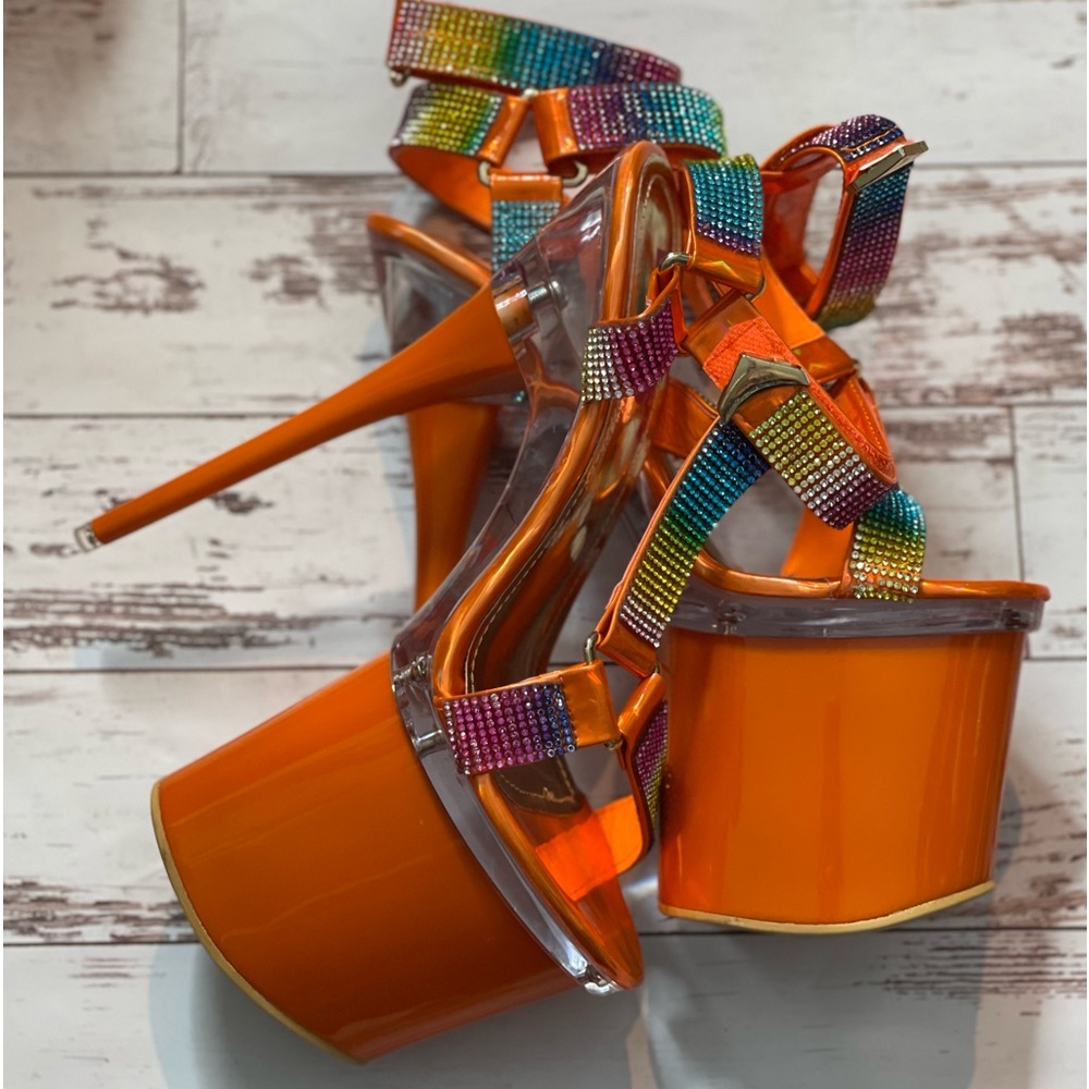 Golden Bulls size 8 BIANCO RIO HEELS